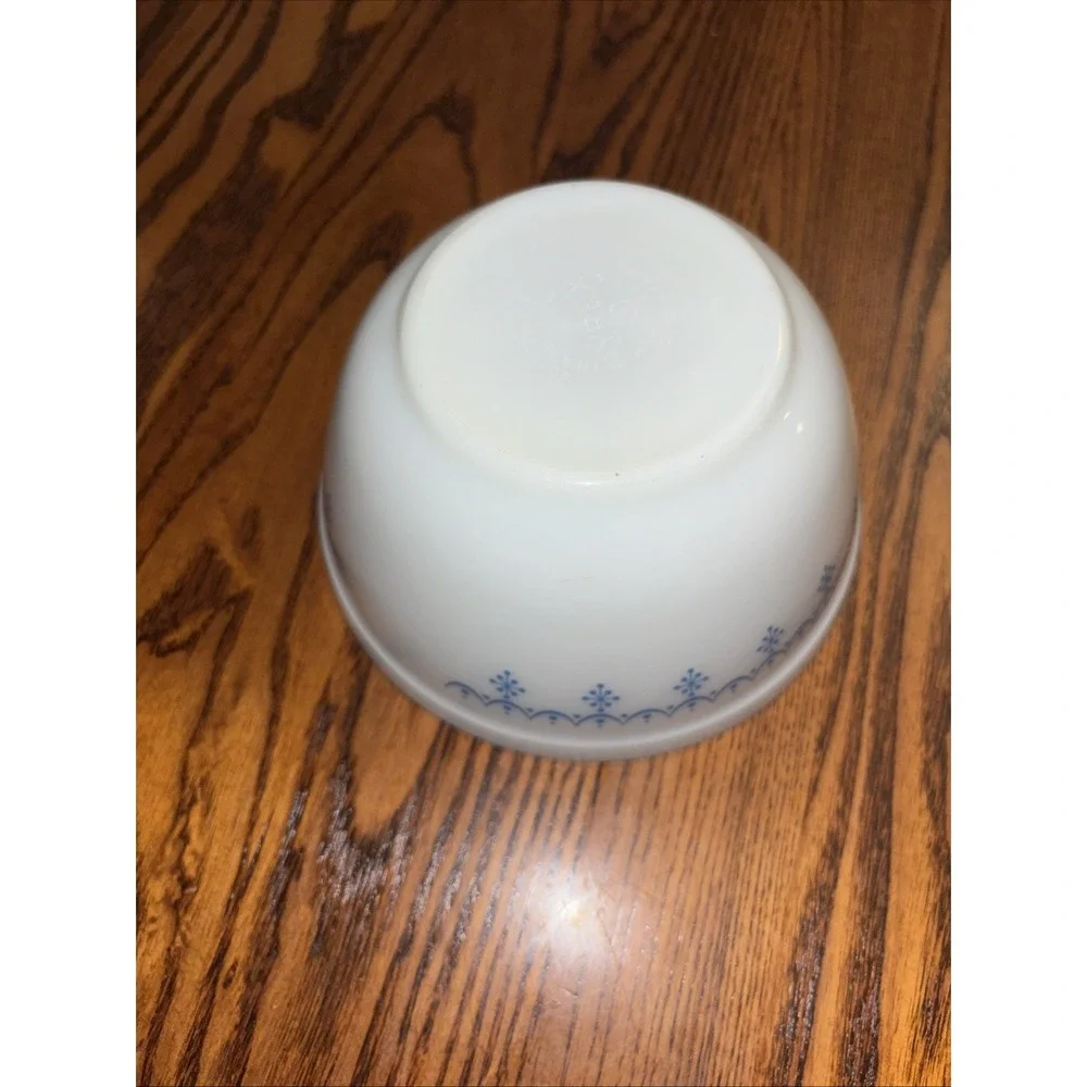 Vintage Pyrex Snowflake Garland Set Of 4 Nesting Mixing Bowls 401-404